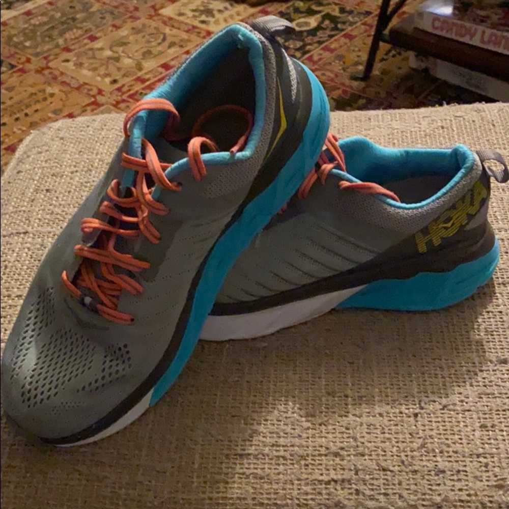 Hoka Arahi 3